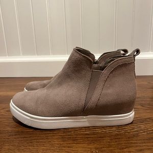 Blondo Ankle Bootie Sneaker Waterproof Size 7